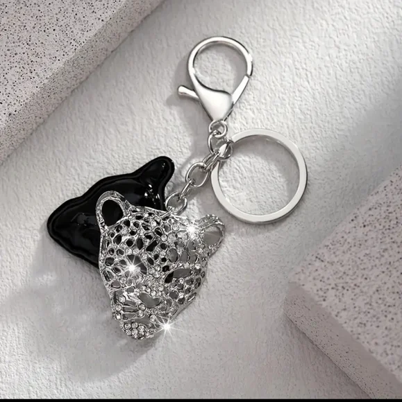 Wild Glam ✨ Leopard Rhinestone Bag Charm & Keychain 🐆 - Picture 8 of 9